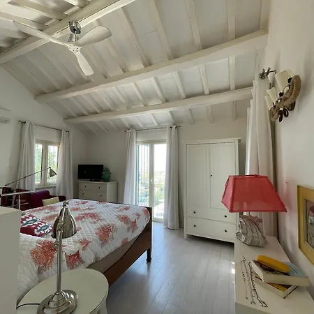 Acquaro With Pool Villa *